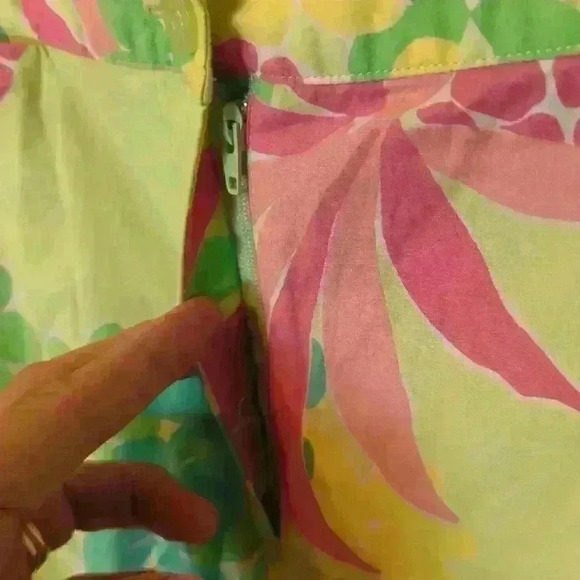 Lilly Pulitzer Pineapple Print Pants. Size 6. Excellent pre-loved condition. - Picture 2 of 7